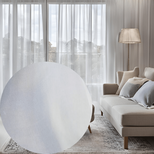 WOAL TRUDNOPALNY - ATEST Firana Premium 330 cm biała WOAL TRUDNOPALNY - ATEST Firana Premium 330 cm biała Materiał trudnopalny (spełnione normy PN-EN ISO 6940:2005 i PN-EN ISO 6941:2005) Atest wykonany w polskim laboratorium Firana gładka o wszechstronnym zastosowaniu. Produkt klasy PREMIUM. Dystrybuowany przez naszą hurtownię w najlepszych sklepach firanowych na terenie kraju. Doskonale nadaje się na upięcia, jako firana gładka lub na rolety rzymskie. Tkanina dobrze układająca się, przyjemna w dotyku z ołowianym obciążnikiem na dole. Materiał cieszący się dużą popularnością w dekoracjach okiennych ze względu na walory wizualne i użytkowe. Średni stopień przejrzystości. Prać w temperaturze do 30 stopni. 100 % poliestru. Producent: Turcja Możliwość zamówienia bezpłatnej próbki. Woal trudnopalny - firana biała do hotelu Prezentujemy Państwu jeden z materiałów z naszej kolekcji doskonały dla branży hotelowej. Woal trudnopalny, o szerokości 330 cm, firana trudnopalna, znalazł się w naszej kolekcji z myślą o najwyższych standardach bezpieczeństwa i stylu. Nasz woal trudnopalny to doskonały wybór dla hoteli, które pragną stworzyć eleganckie i bezpieczne przestrzenie. Wykonana z wysokiej jakości przędzy tkanina jest nie tylko estetyczna, ale także spełnia najnowsze wymogi dotyczące bezpieczeństwa przeciwpożarowego. Możesz mieć pewność, że nasze produkty przeszły rygorystyczne testy i posiadają odpowiednie atesty potwierdzające ich niepalność. Woal trudnopalny łączy w sobie funkcjonalność i wyrafinowany design. Dzięki niemu możesz stworzyć unikalną atmosferę w swoich wnętrzach, nie rezygnując przy tym z bezpieczeństwa. Woal trudnopalny - atest. Wszystkie nasze firany posiadają atest wykonany w polskim laboratorium, co stanowi dodatkowe potwierdzenie ich niepalności i wysokiej jakości. Nasze produkty są starannie testowane, aby zapewnić Ci pełne bezpieczeństwo i spokój. Dzięki naszej szerokiej gamie dekoracji okiennych, możemy dostosować się do Twoich indywidualnych potrzeb. Niezależnie od tego, czy potrzebujesz woalu trudnopalnego do eleganckiego hallu, sali bankietowej, sali konferencyjnej, czy po prostu firanki trudnopalnej do przytulnego pokoju hotelowego, mamy idealne rozwiązanie dla Ciebie. W stałej sprzedaży posiadamy woal trudnopalny z atestem niepalności. Jeżeli jednak jesteś zainteresowany innymi wzorami firanek z atestem, skontaktuj się z nami. Być może będziemy mogli przygotować specjalnie dla Ciebie odpowiedni wzór. Ważne jest że termin realizacji to około 8 tygodni. Oferta firan gotowych. Zainteresowanym oferujemy także możliwość przygotowania uszytych pod zamówienie firan gotowych do zawieszenia - wystarczy przesłać do nas zapytanie ofertowe, a my przygotujemy naszą propozycję  Odkryj naszą kolekcję woali trudnopalnych, firanek trudnopalnych i innych dekoracji okiennych już dziś i podkreśl swoją unikalność z naszymi niezawodnymi produktami. Zapewniamy nie tylko wysoką jakość i bezpieczeństwo, ale także niepowtarzalny styl, który zachwyci Twoich gości.