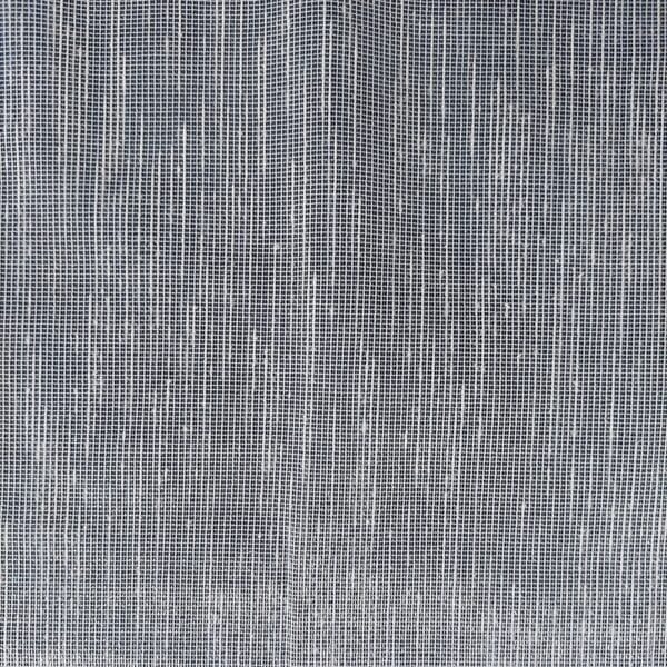 Tekstura tkaniny z drobnymi, regularnymi czarnymi i białymi paskami. Idealna jako tło lub wzór dekoracyjny.