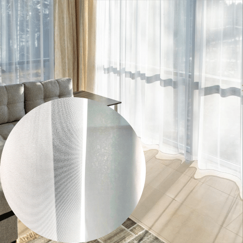 MARKIZETA Light z Błyskiem 330 cm biała SDN (Soft Dream Naturals) MARKIZETA LIGHT Firana Premium SDN 330 cm biała to firana gładka o wszechstronnym zastosowaniu. Produkt klasy PREMIUM. Doskonale nadaje się na upięcia, jako firana gładka lub na rolety rzymskie. Tkanina dobrze układająca się, przyjemna w dotyku. Brak ołowianego obciążnikiem na dole. Materiał cieszący się dużą popularnością w dekoracjach okiennych ze względu na walory wizualne i użytkowe. Średni stopień przejrzystości. Delikatny połysk. Tkanina łatwa w utrzymaniu i konserwacji. Prać w temperaturze do 30 stopni. 100% poliestru. Producent: Turcja. Możliwość zamówienia bezpłatnej próbki. Firana Premium SDN 330 cm biała krótki opis. MARKIZETA SDN biała to  markizeta z błyskiem. Od tradycyjnej markizety odróżnia ją delikatny połysk i delikatniejsza struktura, które podkreślają walory tkaniny. W ostatnich latach markieta jest jedną z najpopularniejszych i najchętniej wybieranych firan gładkich. Podkreślić należy zalety wizualne oraz łatwość użytkowania tkaniny SDN. Kolor markizety SDN to biel optyczna - obecnie najbardziej pożądany odcień tkanin firanowych. To rozwiązanie, to efekt wieloletnich doświadczeń dystrybutorów i  producentów firan, poparty zadowoleniem klientów i rosnącą popularnością materiałów zachowujących ten parametr. Łatwa w użyciu firana gładka z błyskiem. Markizeta użytkuje się w sposób niezwykle łatwy. Dobrze się układa zarówno jako firana gładka na taśmie marszczącej jak i na przelotkach lub bardziej wyrafinowanych upięciach. Część użytkowników nie prasuje tego materiału po powieszeniu na mokro. Markizetę można też oczywiście prasować, pamiętając, że materiał ten jak większość tkanin firanowych jest podatny na temperaturę.   Dla kogo przeznaczona jest markizeta z połyskiem SDN? Firana markizeta to doskonały wybór dla tych, którzy poszukują firany gotowej o wysokiej jakości. W  naszym sklepie markizeta dostępna jest jako firana pod wymiar, pozwalając na idealne dopasowanie do konkretnych spersonalizowanych dekoracji okiennych. Każdy klient ma też możliwość kupienia firany na metry i wykonania samodzielnie dekoracji okiennej. Biała kolorystyka firany markizeta sprawia, że jest to klasyczny wybór, pasujący do różnych stylów. Markizeta SDN jest tkaniną z delikatnym błyskiem, co nadaje jej wyjątkowego charakteru. Doskonale komponuje się z wnętrzami salonów, nadając im elegancji. Markizeta SDN to tkanina średnio przejrzysta. Zapewnia to odpowiednią prywatność, jednocześnie wpuszczając światło do wnętrza. Celem dopełnienia kompozycji zachęcamy do zakupu zasłon z naszej kolekcji. Zachęcamy do śledzenia naszego profilu na FB.