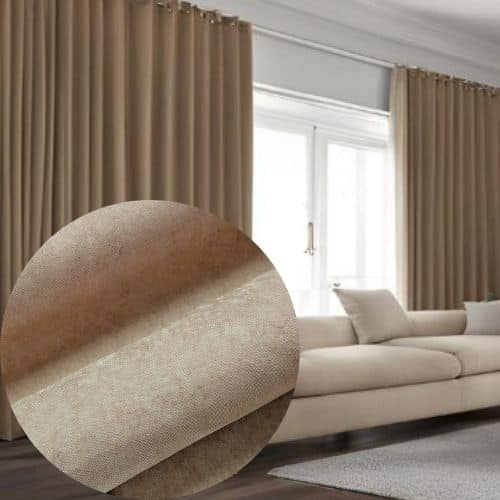 WAVE tkanina zasłonowa 300cm WAVE tkanina zasłonowa 300cm Materiał o szerokości 300 cm. Gramatura 240 g/m2. Tkanina delikatnie welurowa, półzaciemniająca. Dobrze układająca się, miękka i przyjemna w dotyku. Elegancka struktura z bogatym wachlarzem kolorystycznym. Stanowi idealną oprawę pomieszczeń zarówno stylowych jak i nowoczesnych, sypialni, salonów oraz pokoi młodzieżowych. Tkanina cięta z belki, wymaga obszycia. Łatwa w utrzymaniu i konserwacji. Nie wybarwia się i nie kurczy podczas prania. Prać w temperaturze do 30 stopni. 100 % poliester. Oryginalny produkt Polski. Kolory widoczne na zdjęciu mogą nieznacznie odbiegać od rzeczywistych kolorów produktu, z uwagi na indywidualne ustawienia monitorów. Tkanina zasłonowa Wave Tkanina zasłonowa Wave charakteryzuje się elegancką strukturą, niespotykaną w innych rodzajach materiałów. Ma właściwości półzaciemniające. Bogaty wachlarz kolorystyczny sprawia że każdy dobierze kolor idealny do swojego wnętrza.   Zasłona Wave to nowoczesne, dekoracyjne rozwiązanie do salonu lub sypialni. Dostępna jako gotowy produkt lub na metry, pozwala dopasować ją do konkretnych wymiarów okna. Zasłona ta ma nowoczesny charakter, o gładkiej fakturze i eleganckim wykończeniu. Tkanina z serii premium zapewnia wysoką jakość jakość. Welurowa tkanina z jakiej wykonana jest zasłona Wave, dodaje ekskluzywności i luksusowego wyglądu ponieszczeniu. Zasłona Wave jest tkaniną półzaciemniająca, co daje możliwość regulacji ilości światła wpadającego do pomieszczenia. Jej unikalna struktura dodaje dynamiki i interesującego efektu wizualnego. Jest to modne rozwiązanie, które nadaje wnętrzu nowoczesnego wyglądu, a zarazem pełni funkcję dekoracyjną, nadając pomieszczeniu elegancki i stylowy charakter. Jeżeli poszukujesz nowoczesnej zasłony, modnej w 2023/2024 roku z pewnością tkanina Wave będzie dobrym wyborem. WAVE tkanina zasłonowa 300cm - zastosowanie. Zasłona Wave idealnie sprawdzają się jako zasłona wolnowisząca, daje możliwość stworzenia efektownych i eleganckich aranżacji okiennych. Jej lekkość i zwiewność nadają pomieszczeniu subtelny charakter. Może być również wykorzystana jako dekoracja upięta, umieszczona w ozdobnych kółkach lub klamrach, dodając wnętrzu wyrafinowanego wyglądu. Alternatywnie, może posłużyć jako materiał do wykonania rolet rzymskich, które zapewniają funkcjonalność i estetykę jednocześnie. Ponadto, tkanina ta z powodzeniem sprawdza się jako materiał na poduszki i narzuty. Jej delikatna faktura i przyjemna w dotyku powierzchnia sprawiają, że poduszki i narzuty wykonane z niej dodają wnętrzu przytulności i elegancji. Ich subtelny blask i miękkość tworzą przyjemny kontrast z innymi elementami dekoracyjnymi, podkreślając stylowy wygląd całej przestrzeni. Dzięki różnorodnym zastosowaniom, ta wszechstronna tkanina pozwala na stworzenie spójnej i harmonijnej aranżacji wnętrza, wprowadzając jednocześnie elementy dekoracyjne o wysokiej jakości i estetyce. Wszechstronność zasłon Wave - bogata kolorystyka Dzięki bogatemu wachlarzowi kolorystycznemu, tkanina ta staje się niezwykle wszechstronna i dopasowuje się do różnorodnych aranżacji i stylów wnętrz. Oferuje szeroki wybór kolorów, obejmujących zarówno stonowane i neutralne odcienie, jak i intensywne i ekspresywne tonacje. W aranżacjach w stylu minimalistycznym czy skandynawskim, tkanina ta w stonowanych kolorach, takich jak biel, beże czy pastele, wprowadza subtelność i harmonię. Natomiast w bardziej odważnych i ekstrawaganckich aranżacjach, można wybrać tkaninę w intensywnych odcieniach, jak żółty, zieleń czy niebieski, aby dodać akcentu i dynamiki. W stylu klasycznym, tkanina ta może być dostępna w eleganckich odcieniach szarości, tworząc luksusowy i wytworny charakter. Natomiast w aranżacjach w stylu retro czy vintage, można wybierać tkaninę w odcieniach brązui czy rustykalnych barw, dodając nostalgii i przytulności. Dzięki tak szerokiemu spektrum kolorów, tkanina ta doskonale pasuje do różnych stylów wnętrz, dając możliwość wyrażenia indywidualności i tworzenia spójnej atmosfery. Niezależnie od preferowanego stylu, ta tkanina wzbogaca przestrzeń, ponieważ dodaje głębi i wprowadza wyrazisty akcent kolorystyczny, tworząc unikalną aranżację wnętrza. Nasza oferta W swojej ofercie posiadamy możliwość zakupu tkanin zasłonowych na metry, a także opcje uszycia zasłony gotowej zgodnie z preferencjami klienta. W sekcji pomagamy aranżować oferujemy pomoc nie tylko w doborze tkaniny. Uzyskacie u nas wsparcie w zakresie dokonania pomiaru, tak żeby efekt końcowy był oszałamiający. Zachwyceni będą domownicy jak i wszyscy goście.