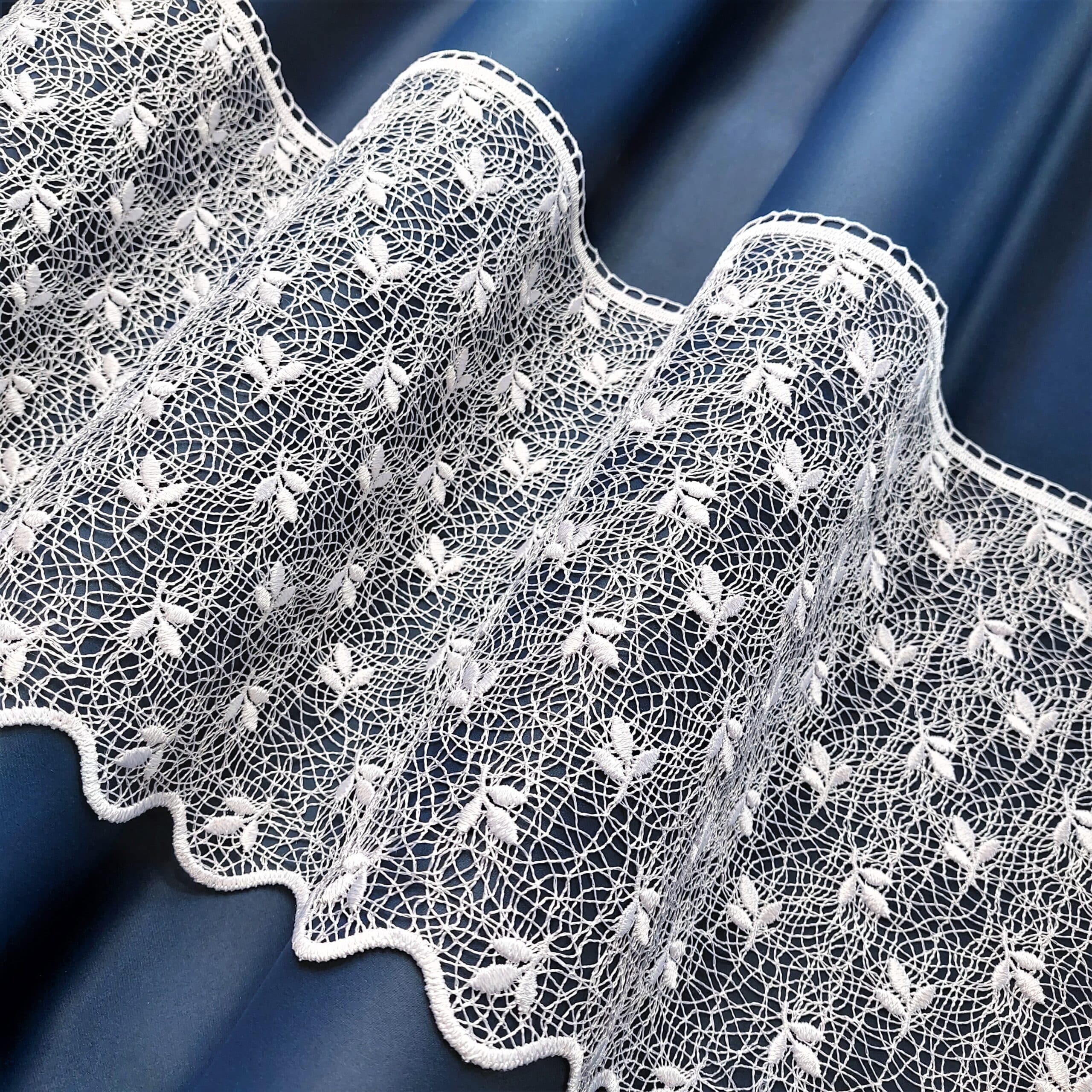 Gipiura do doszycia 81886/30cm biała