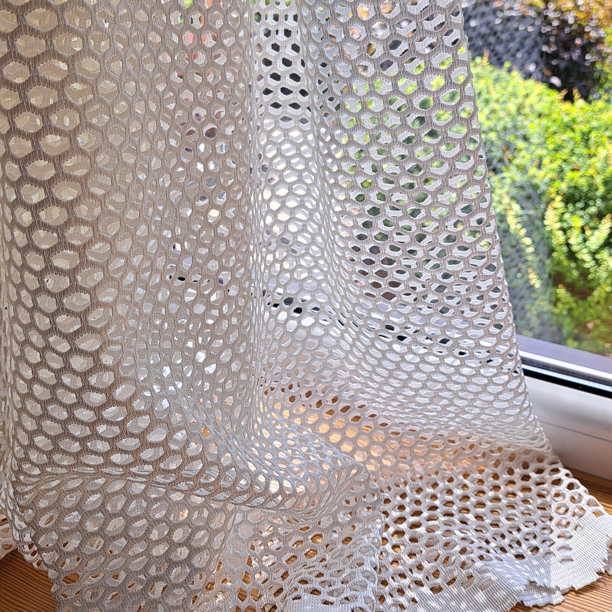 11607 Firana Premium 300cm ecru Tkanina firanowa typu siatka / bukle ecru-półmat.