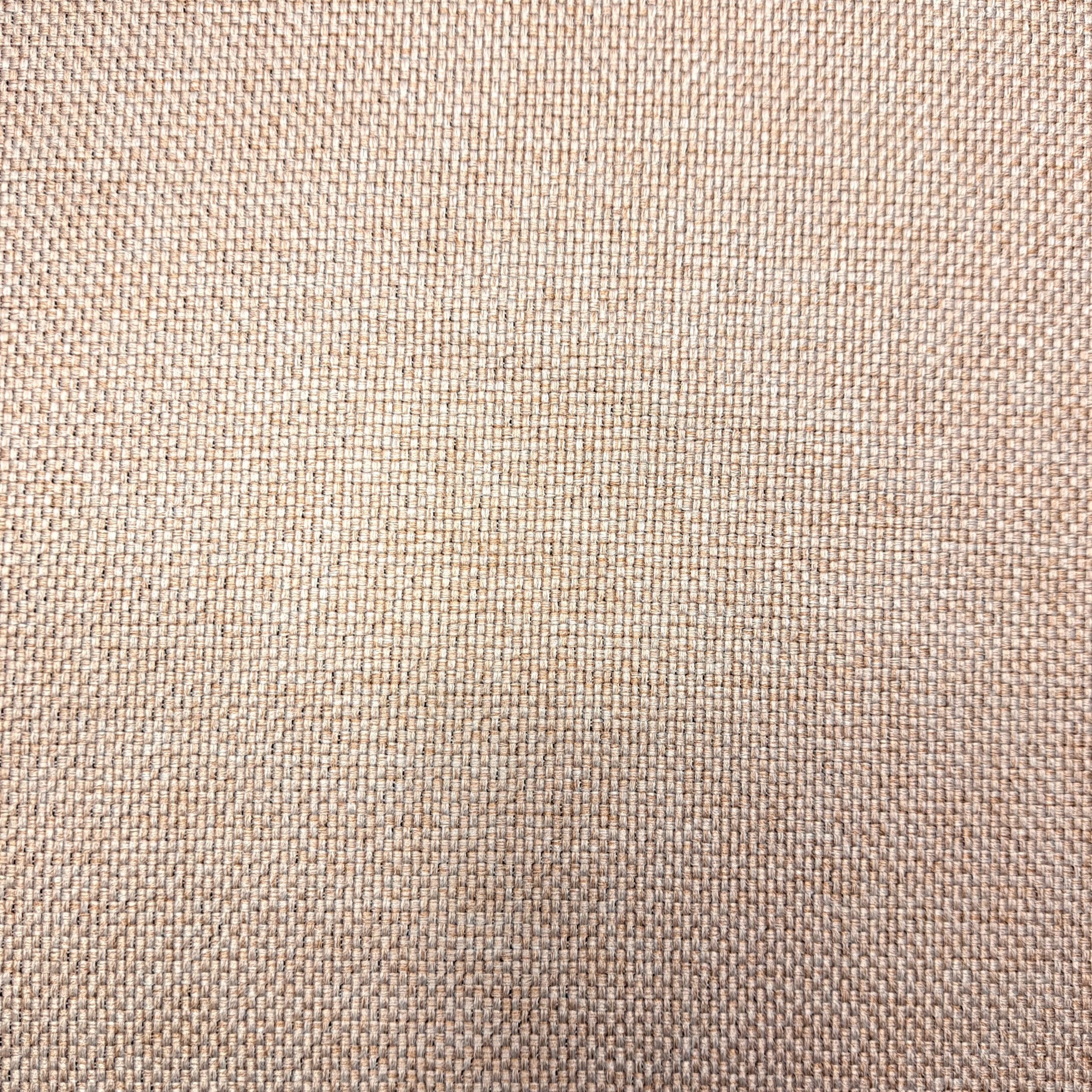 310 3 - 13 Tekstura beżowej tkaniny lnianej, z widocznym drobnym splotem włókien, idealna jako tło.
