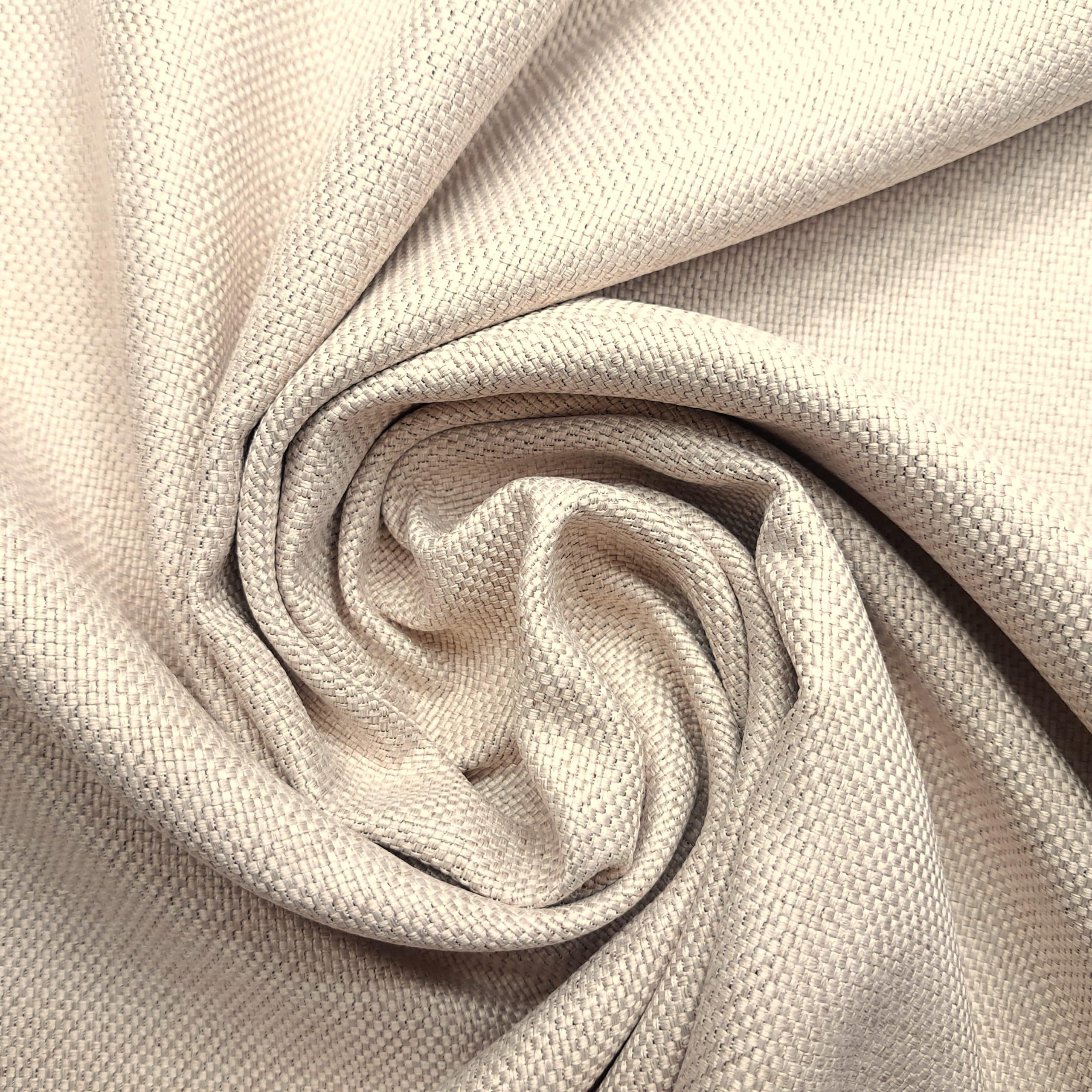 310 8 - 4 Beżowy materiał o strukturze siatki, zwinięty w spiralę. Idealny do dekoracji i projektów krawieckich.