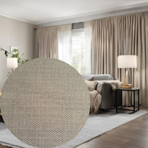 Tkanina zaciemniająca 280cm - materiał uniwersalny na zasłony do salonu, pokoju dziennego, sypialni. Tkanina zaciemniająca Sumi o szerokości 280 cm ma wiele zalet, które czynią ją popularnym wyborem do różnych wnętrz. Dzięki gęstemu tkaniu na czarnej osnowie, tkanina zapewnia zaciemnienie na poziomie 98%, co pozwala na skuteczne blokowanie światła. Co więcej, jej struktura przypomina naturalny len o delikatnym splocie, nadając wnętrzu elegancki i naturalny wygląd. Następnie warto zauważyć, że tkanina ta świetnie sprawdza się w sypialniach, salonach, kuchniach czy holach, zapewniając nie tylko funkcjonalność, ale i estetykę. Sumi to tkanina klasy PREMIUM, idealna do każdego wnętrza. Tkanina Sumi dostępne są w różnych kolorach, co pozwala je dopasować do każdego wnętrza, jednocześnie spełniając funkcję praktyczną. Zasłony zaciemniające - maksymalne zaciemnienie całą dobę, gdzie sprawdzi się takie rozwiązanie? Zasłony Sumi polecamy do wielu typów pomieszczeń, w których potrzebne jest ograniczenie światła lub lepsza izolacja. Sumi idealnie sprawdzą się w sypialni, zwłaszcza dla osób, które lubią spać w ciemności lub pracują na zmiany i potrzebują odpoczynku w ciągu dnia. Zasłony zaciemniające zapewniają odpowiednie warunki do snu niezależnie od pory dnia. W salonach, gdzie światło z zewnątrz może być zbyt intensywne lub przeszkadzać podczas oglądania telewizji, zasłony zaciemniające są praktycznym wyborem. Dodatkowo dodają elegancji wnętrzu. Kolejnym miejscem gdzie zasłona z tkaniny zaciemniającej Sumi znajdzie zastosowanie są pokoje dziecięce. Dzieci często potrzebują spokojnego snu w ciągu dnia, a zasłony zaciemniające pomagają stworzyć sprzyjające warunki do drzemek. Istotny wydaje się fakt że najpopularniejszym miejscem do zastosowania tkanin zaciemniających są pokoje hotelowe. Zasłony zaciemniające stają się standardem w hotelach, ponieważ zapewniają komfort i prywatność gościom, niezależnie od lokalizacji pokoju. W rezultacie, zasłony zaciemniające są wszechstronne i sprawdzają się w miejscach, gdzie ważna jest kontrola światła i komfort.