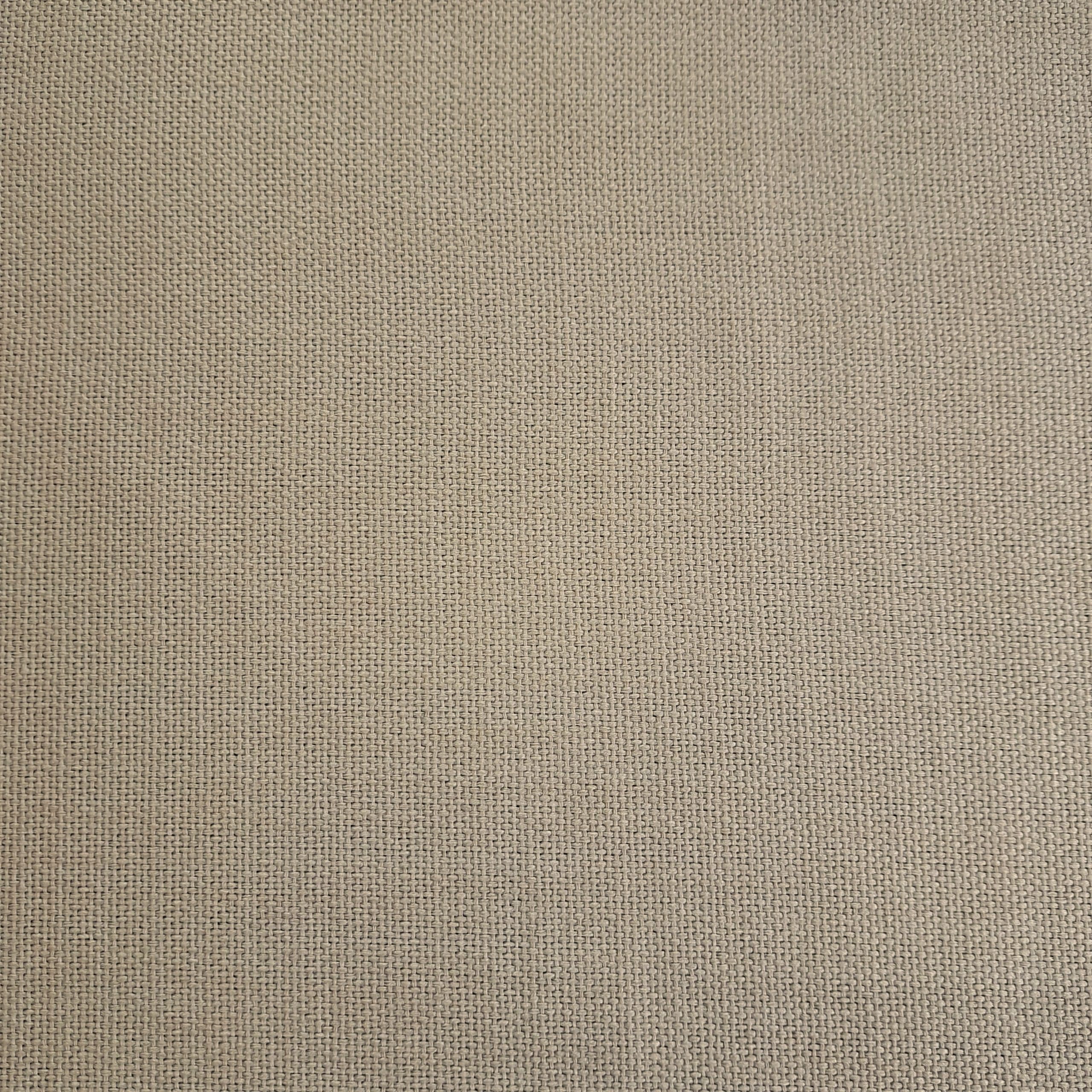 Beżowy materiał jutowy, zbliżenie faktury tkaniny, wzór tkany z widocznymi włóknami, naturalna tekstura do projektów.