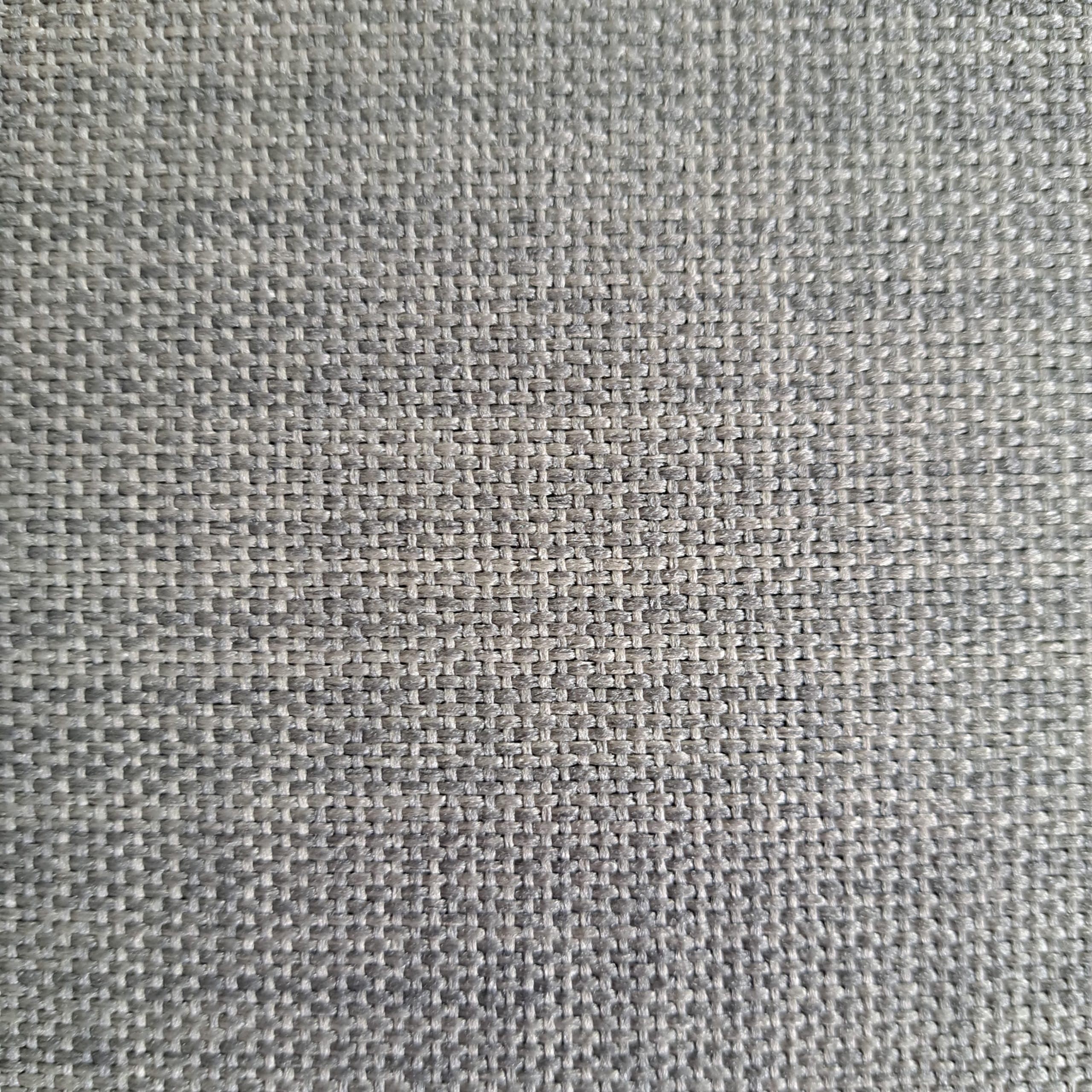 Zbliżenie na teksturę szarej tkaniny o drobnym splocie, idealne do projektów tapicerskich.