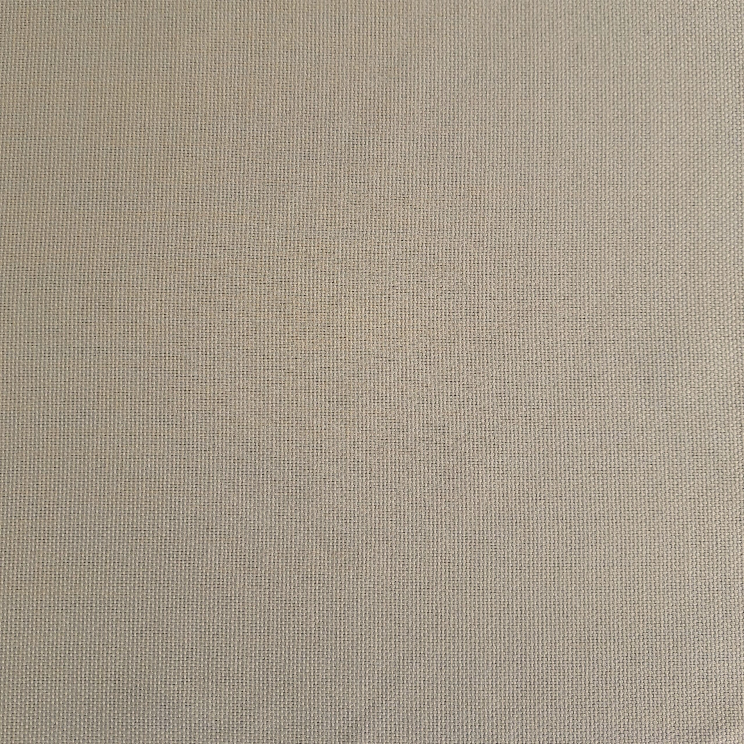 Szara tekstura materiału z delikatnym wzorem drobnych kratek, przeznaczona do tła graficznego.